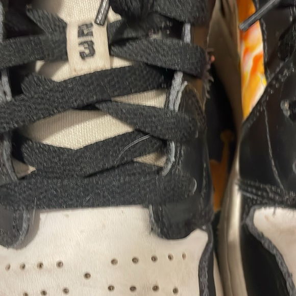 Jordan low SE 4Y.  Black white and multicolored. - Picture 3 of 8